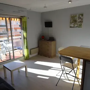 Spacieux Proche Plage. Wi-fi, Climatisation Appartement